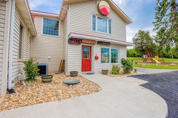 Accommodation at Budget Inn by OYO Natural Bridge I-81 in lf wade international airport