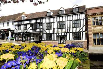 Accommodation at The White Hart Hotel in london luton airport