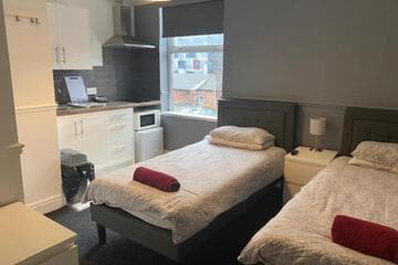 Accommodation at Circle Guest House Bed Only in southampton airport