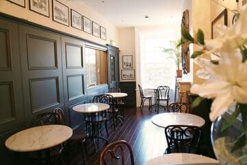 Accommodation at Number 8 The Townhouse in city of derry airport