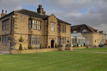 Accommodation at Rogerthorpe Manor Hotel in badsworth