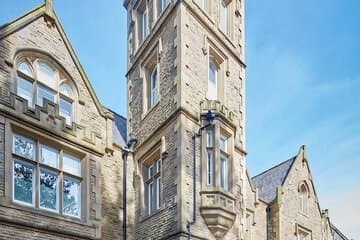 Accommodation at Oddfellows on the Park in woodford aerodrome