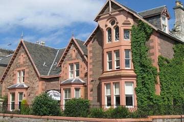 Accommodation at Shaftesbury Lodge Guest House in dundee airport