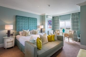 Accommodation at Roslin Beach Hotel in london southend airport