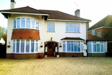 Accommodation at LA B and B Guest Accommodation in chichestergoodwood airport