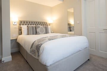 Accommodation at Maple Manor Hotel in london gatwick airport
