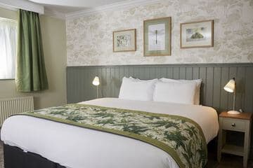 Accommodation at The Governors House by Greene King Inns in woodford aerodrome