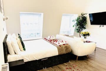 Accommodation at Fox House Studio Apartments in plymouth city airport