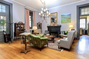 Accommodation at The Inn at Warm Springs in lf wade international airport