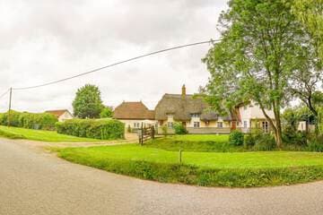 Accommodation at Old Thatch Bambers Green in london stansted airport