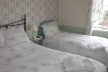 Accommodation at Alma Lodge Guest House in plymouth city airport