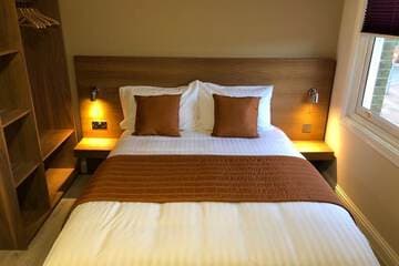 Accommodation at Eagle Hotel in london luton airport