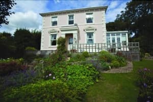 Accommodation at Sunny Bank Guest House in lympne airport