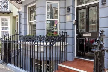 Accommodation at Brightonwave in brighton city airport