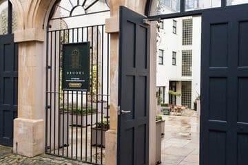 Accommodation at Brooks Guesthouse Bristol in bristol filton airport