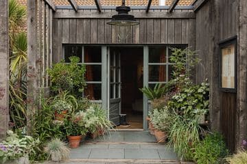 Accommodation at The Gallivant in lydd airport