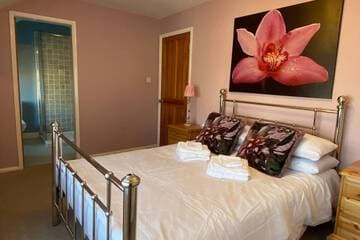 Accommodation at 3 Bedroom Cottage Sleeps 5 Village Location in irton