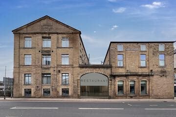 Accommodation at Cambridge Hotel Waterfront in brighouse