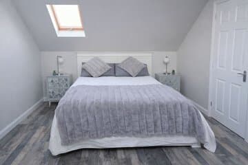 Accommodation at Lisburn - 1 Bedroom - Sleeps 2 - Street Parking in belfast international airport