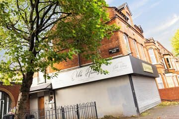 Accommodation at Ocho Homes Lux by Eight Continents Belfast in george best belfast city airport