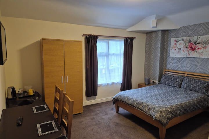 Brookfield Hotel Image 1