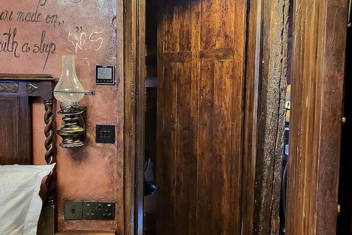 Hocus Pocus Tiny Hotel Image 7