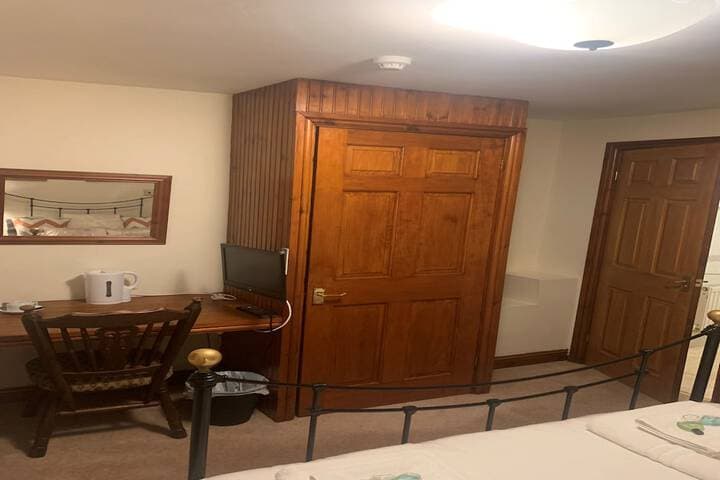 Ye Olde Mustard Pot Image 11