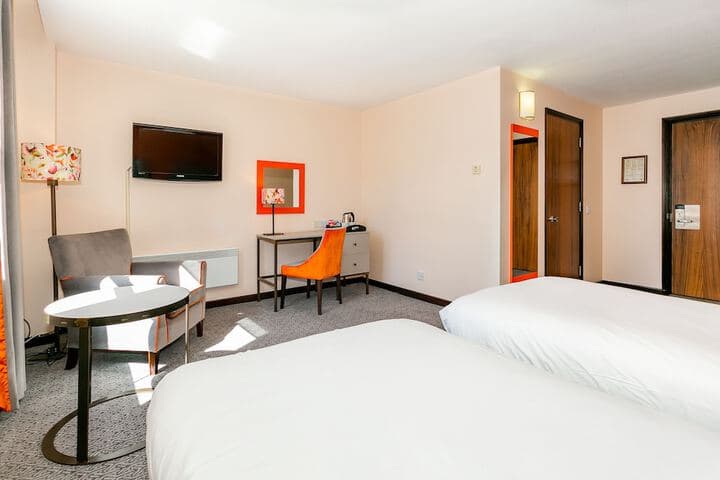 Cedar Court Harrogate Image 9