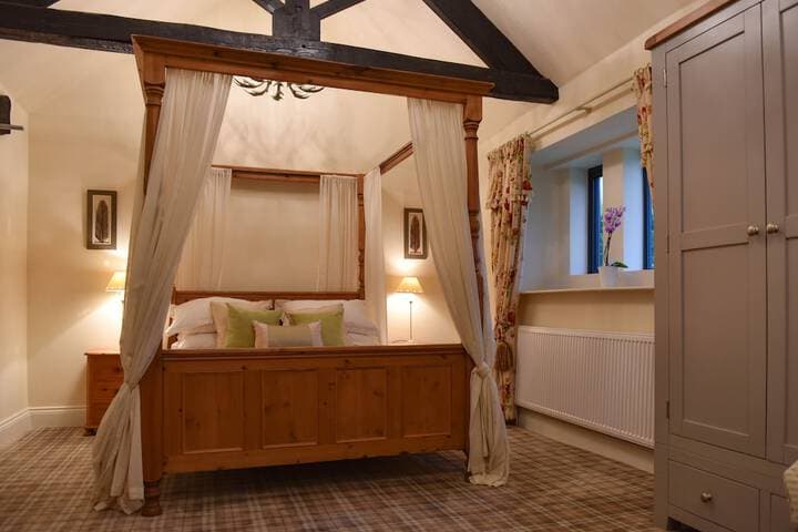 The Moon Inn at Stoney Middleton Image 5