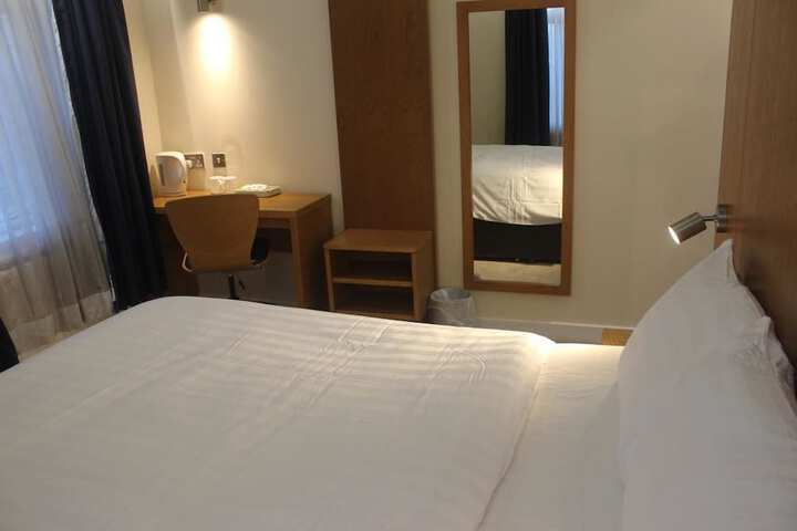 Corona Hotel Sheffield Meadowhall Image 2