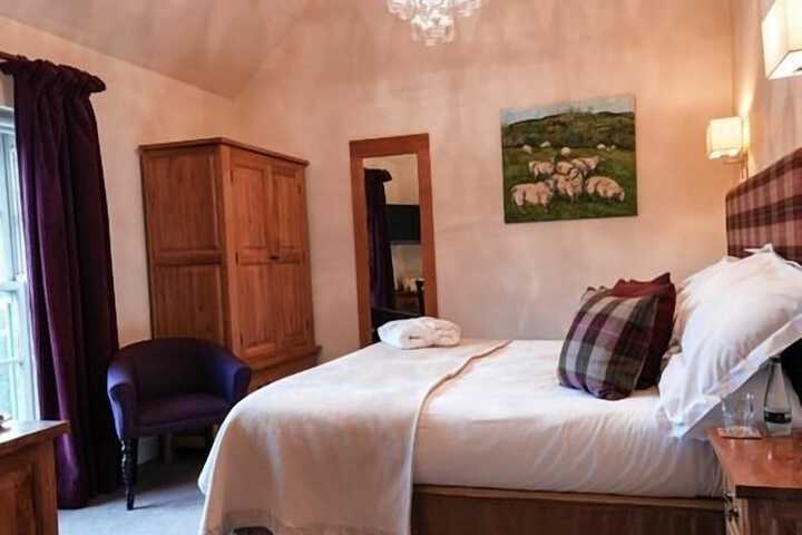 The Oak Tree Inn Image 12