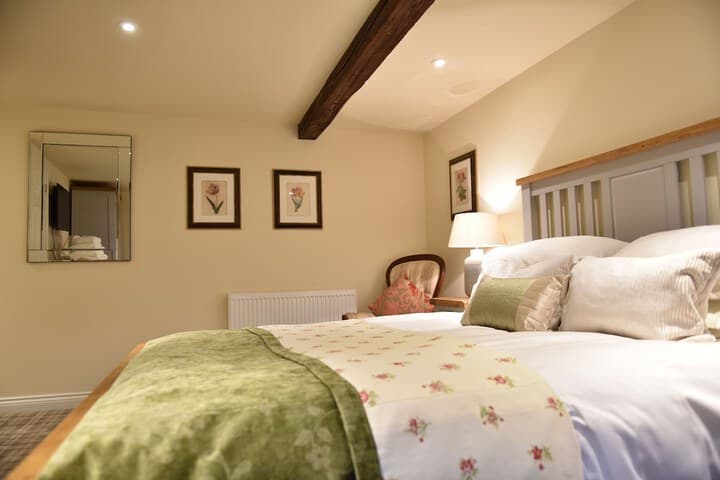 The Moon Inn at Stoney Middleton Image 9