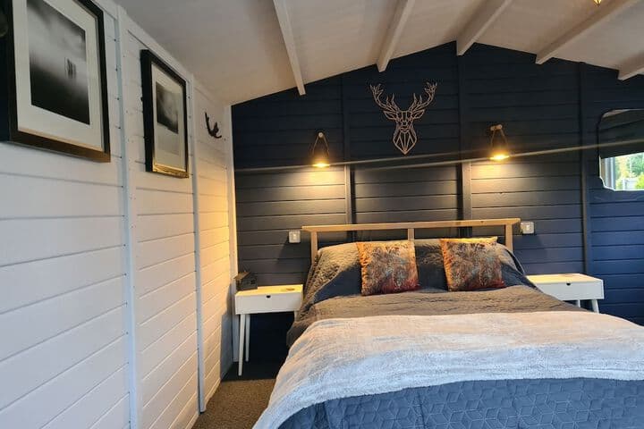 The Little Hide - Adult Only Camping Pods Image 3