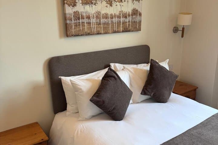 Queens Ground Image 12