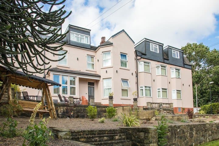 High Bank Hotel Image 1