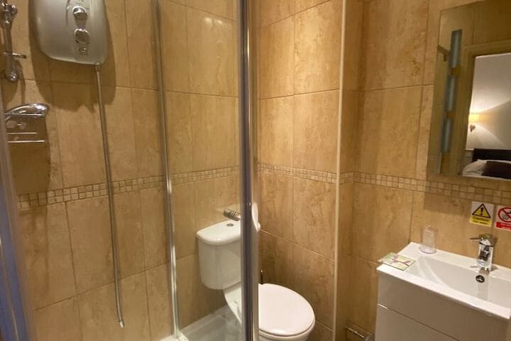 Queens Ground Image 4