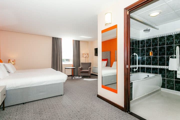 Cedar Court Harrogate Image 7