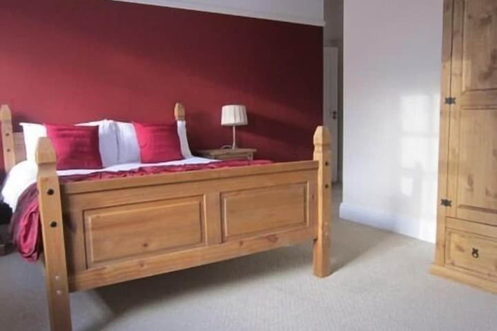 The Rose and Crown Image 8