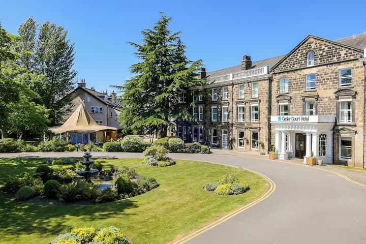 Cedar Court Harrogate Image 1