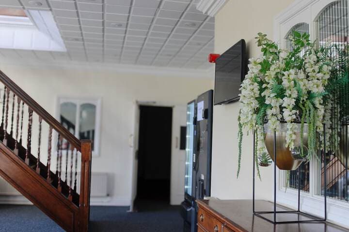 Consort Hotel Image 4