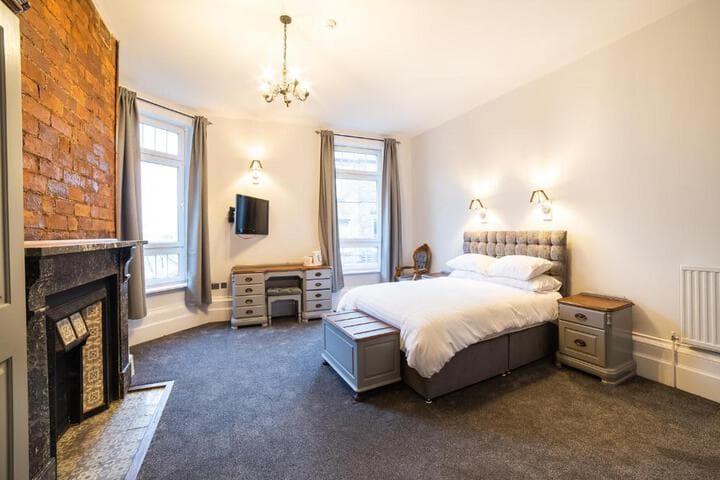 Churchills Hotel Image 4