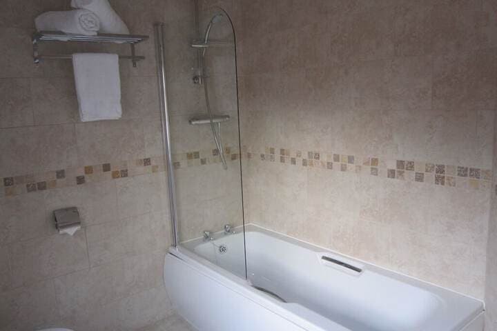 The Rose and Crown Image 12