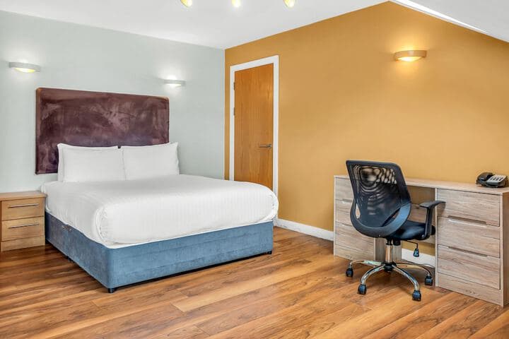 Roomzzz Leeds Headingley Image 4