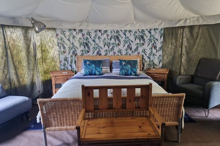 The Little Hide - Adult Only Camping Pods Image 12