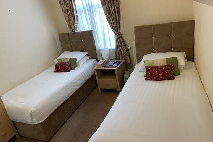 Diamonds Lodge Ltd Image 10