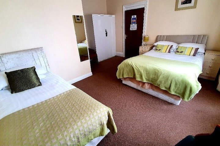 Rivelyn Hotel Bar &  Restaurant Image 5