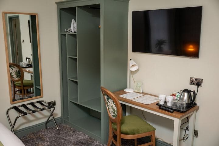 Rockingham Arms by Greene King Inns Image 11