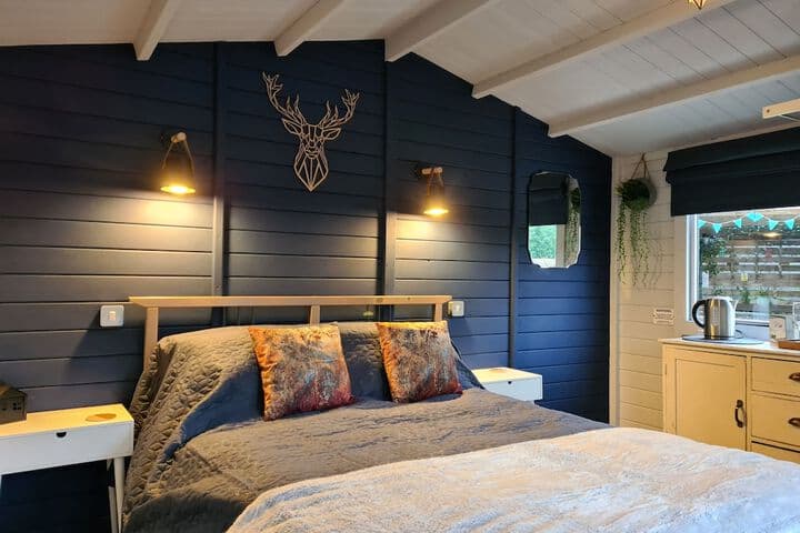 The Little Hide - Adult Only Camping Pods Image 2