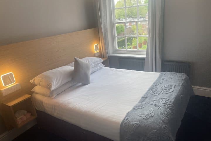 Diamonds Inn Ltd Image 1