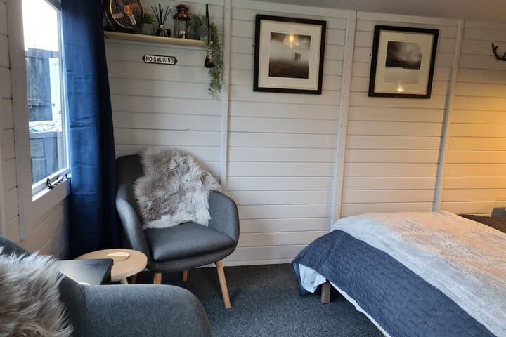 The Little Hide - Adult Only Camping Pods Image 6